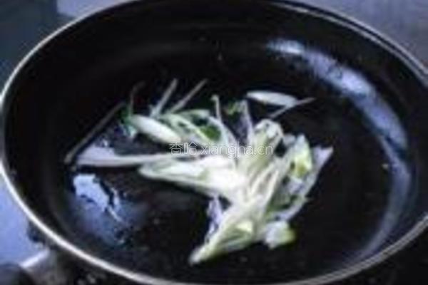 菠菜热汤面的做法图解2