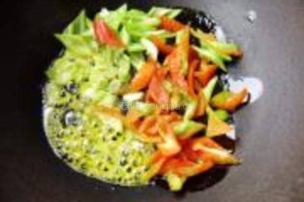 尖椒干豆腐的做法图解3