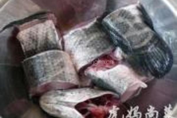 地锅黑鱼的做法图解1