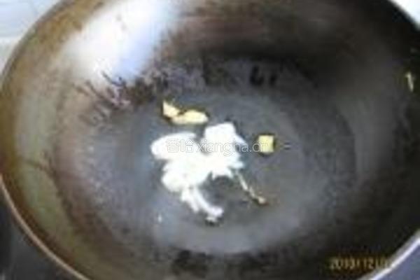 黄豆芽菠菜汤的做法图解1