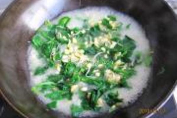 黄豆芽菠菜汤的做法图解7