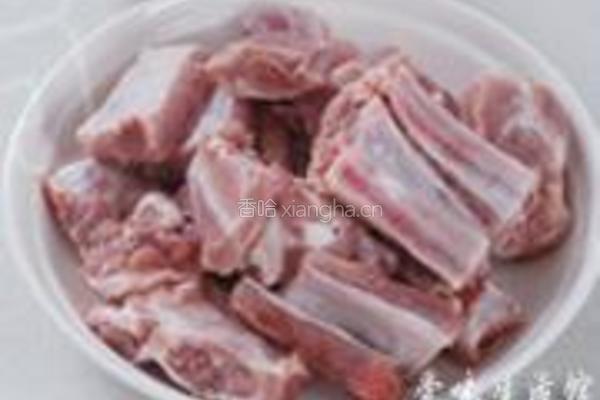 排骨烧粽子的做法图解1