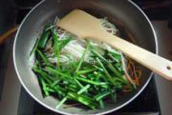 碧玉炒银芽的做法图解6