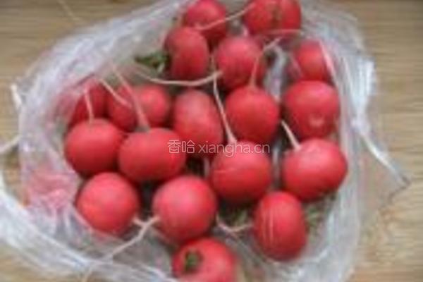 糖醋小红萝卜的做法图解1