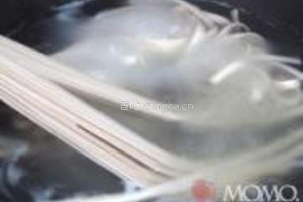 麦瓶苗拌捞面的做法图解7