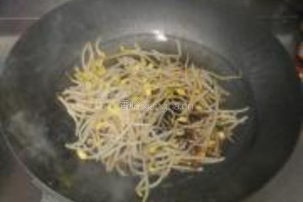 黄豆芽炒粉条的做法图解4