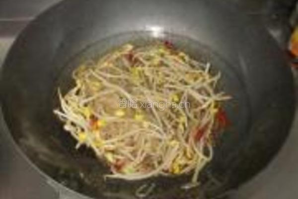黄豆芽炒粉条的做法图解5