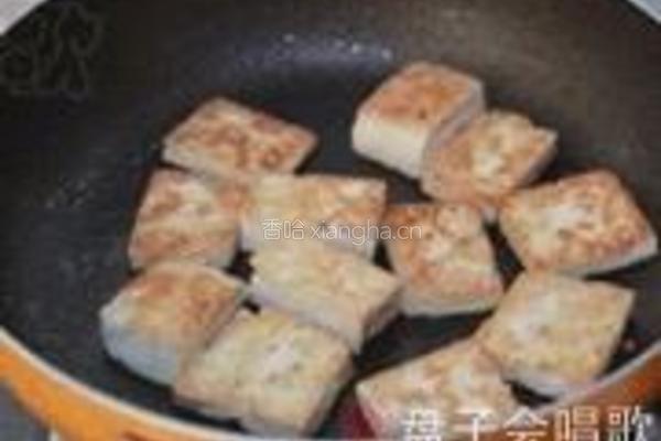 蚝汁桃仁木耳豆腐煲的做法图解5