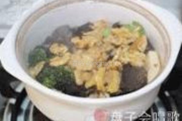 蚝汁桃仁木耳豆腐煲的做法图解9