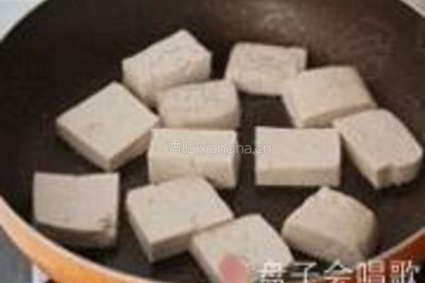 蚝汁桃仁木耳豆腐煲的做法图解4