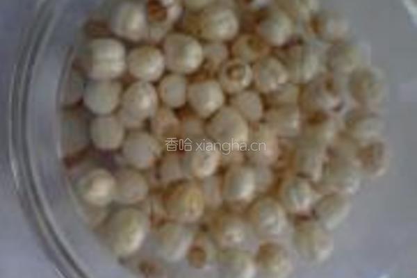 莲子桂圆汤的做法图解1