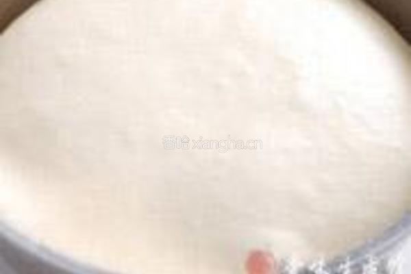 蘑菇头桑葚果酱小餐包的做法图解2