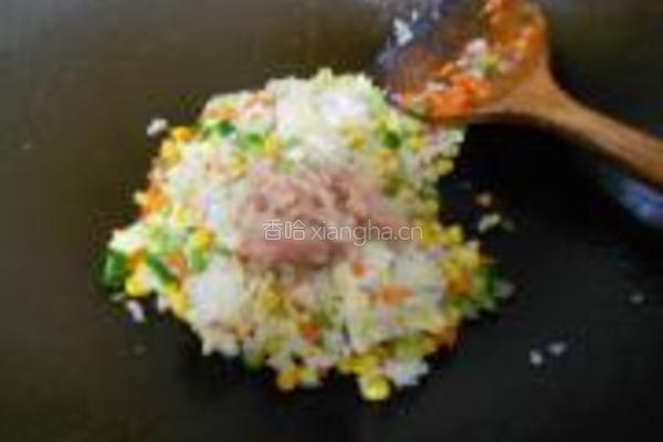 鲔鱼炒饭的做法图解7