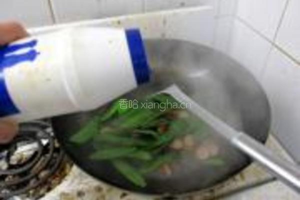 荷兰豆炒熏肠的做法图解6