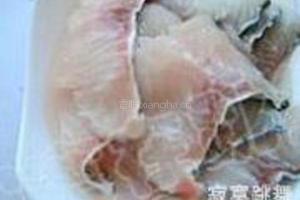 水煮鱼片的做法图解1