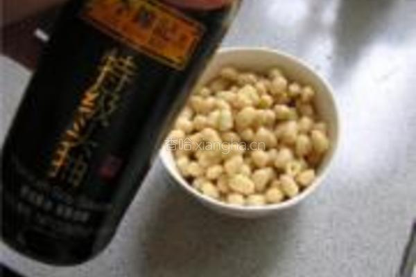 老醋拌花仁的做法图解2