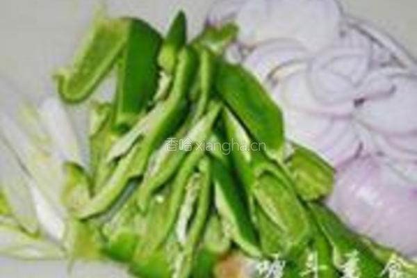 青椒洋葱炒牛柳的做法图解3