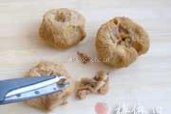 猴头菇银耳乌鸡汤的做法图解2