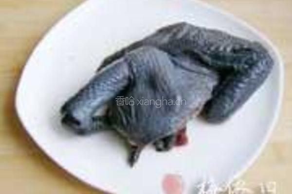 猴头菇银耳乌鸡汤的做法图解3