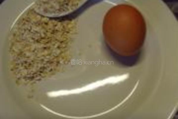 鲜奶鸡蛋麦片粥的做法图解1