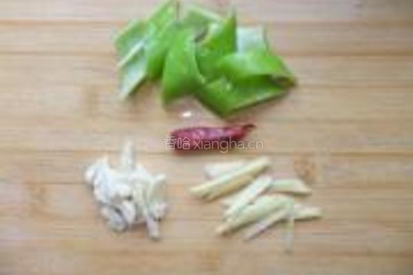 卷心菜炒鸡翅的做法图解5