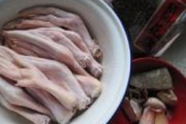 麻辣鸭掌的做法图解1