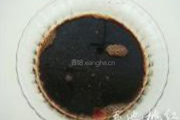 龟苓膏拌黄桃的做法图解1
