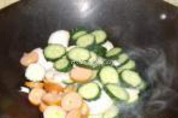 鸡腿菇清炒黄瓜的做法图解4