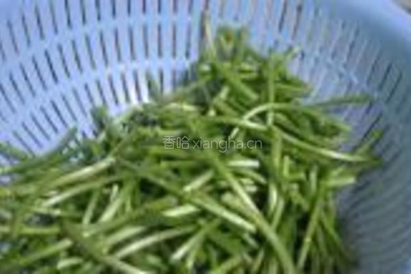 藜蒿炒腊肉的做法图解1