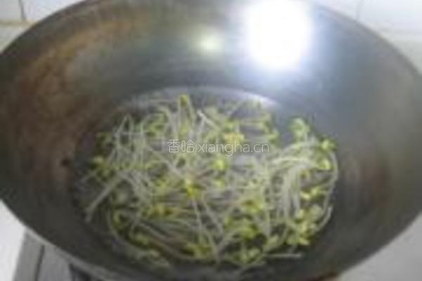 茭白花生肉丁炸酱面的做法图解3