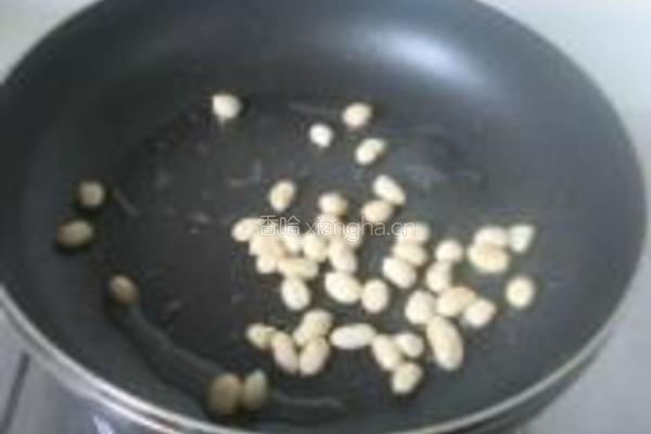 茭白花生肉丁炸酱面的做法图解6