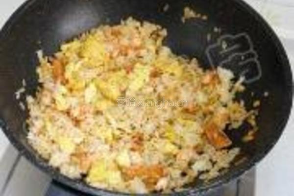 鲜虾鸡蛋炒饭的做法图解17