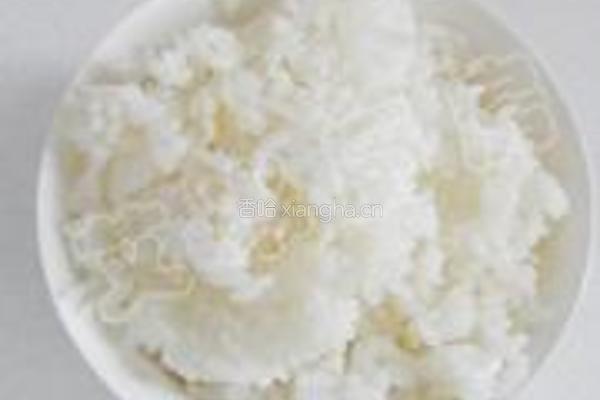 鲜虾鸡蛋炒饭的做法图解1