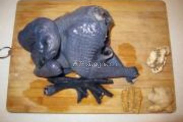 当归西洋参乌鸡汤的做法图解1