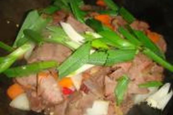 大蒜胡萝卜炒牛肉的做法图解6