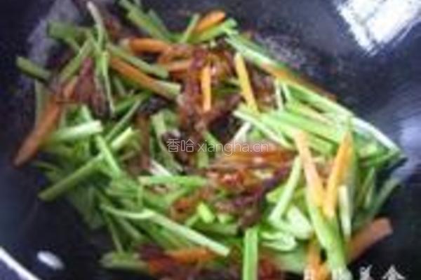 鱼片炒芹菜的做法图解4