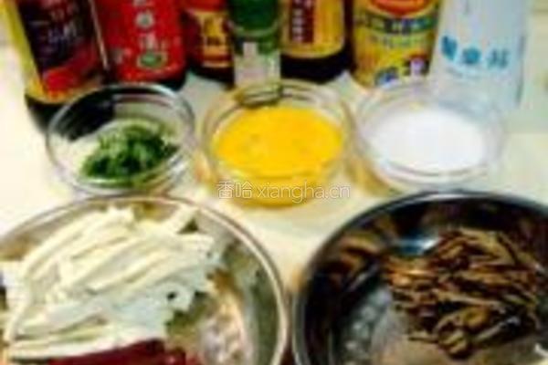 红白豆腐酸辣汤的做法图解1