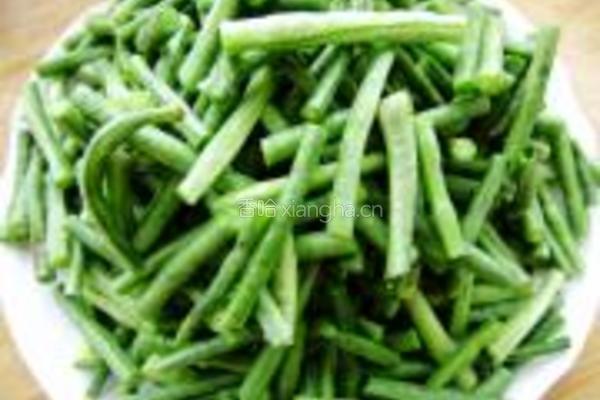 肉丝炒豇豆的做法图解1