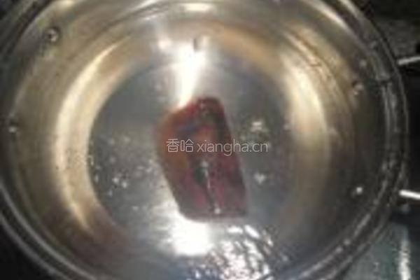 熏肉炒大蒜的做法图解2