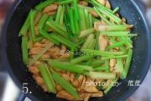 芹菜鸡柳的做法图解5