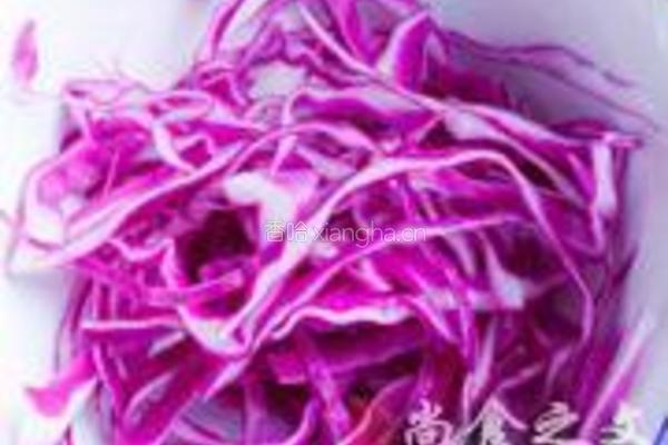 金枪鱼蔬菜沙拉的做法图解2