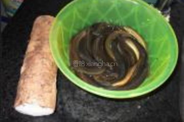 泥鳅淮山汤的做法图解1