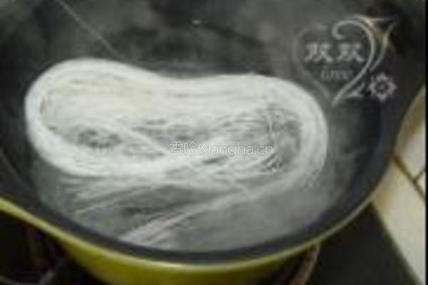 螃蟹粉丝煲的做法图解1