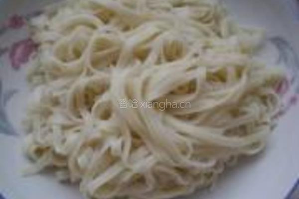 剥皮鱼炸酱面的做法图解4