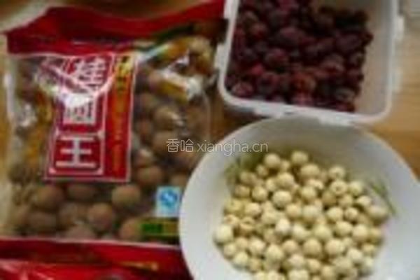 桂圆红枣炖莲子的做法图解1