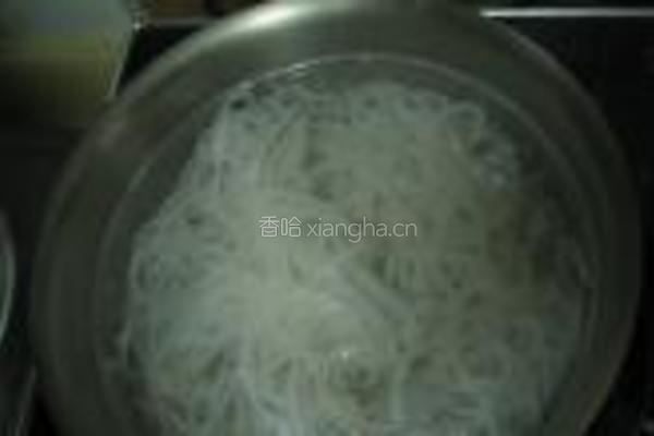 三鲜炒米线的做法图解1