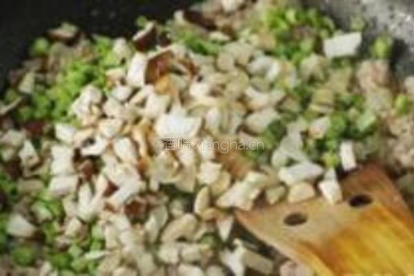 豇豆肉酱披萨的做法图解6