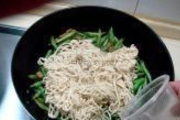 扁豆焖面的做法图解6
