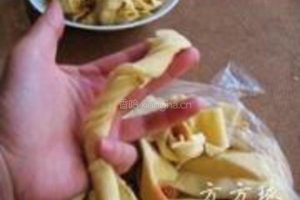 红烧肉炖干豆腐结的做法图解3