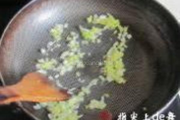 茶树菇爆鱿鱼丝的做法图解5